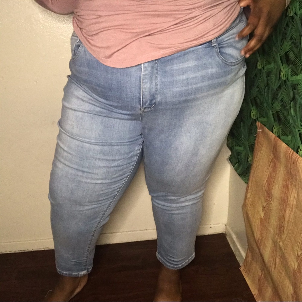Plus Size Light Wash Jeans (24W)